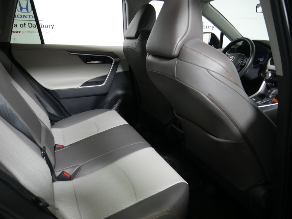 Thumbnail: 2019 Toyota RAV4 - 9