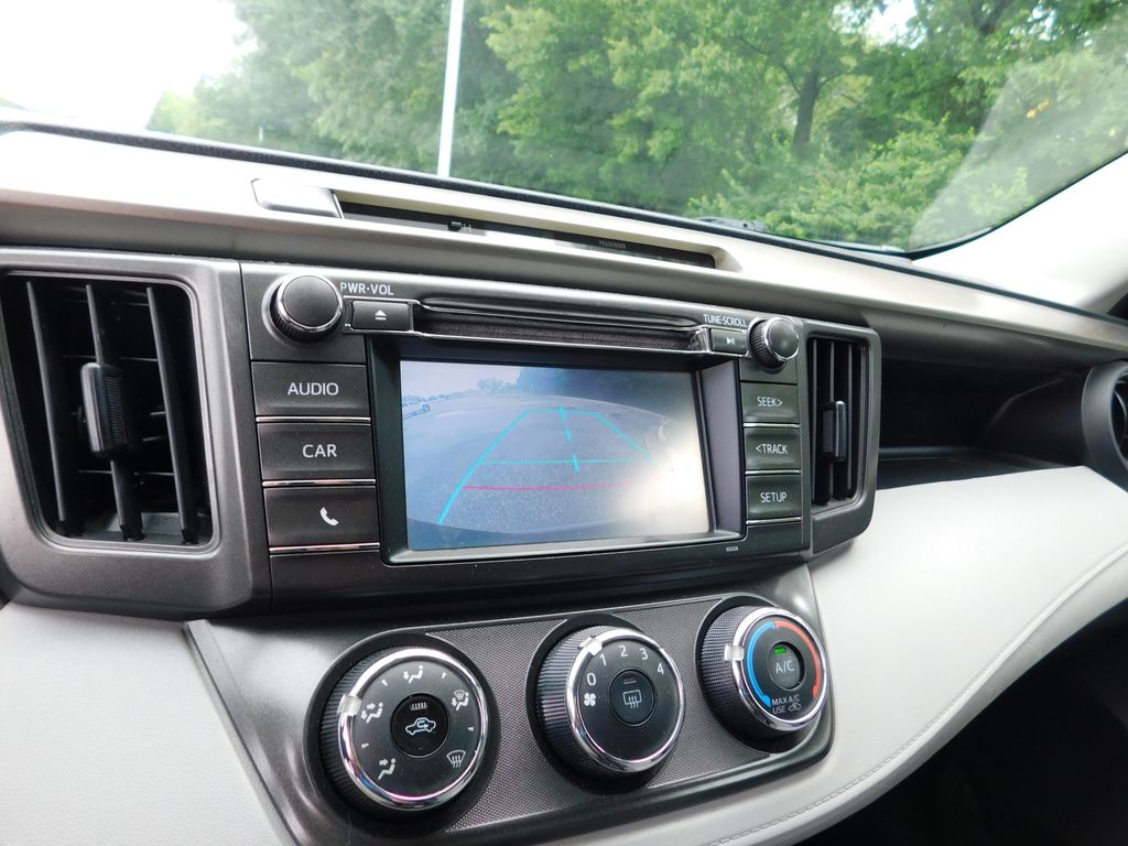 2014 Toyota RAV4 LE 10