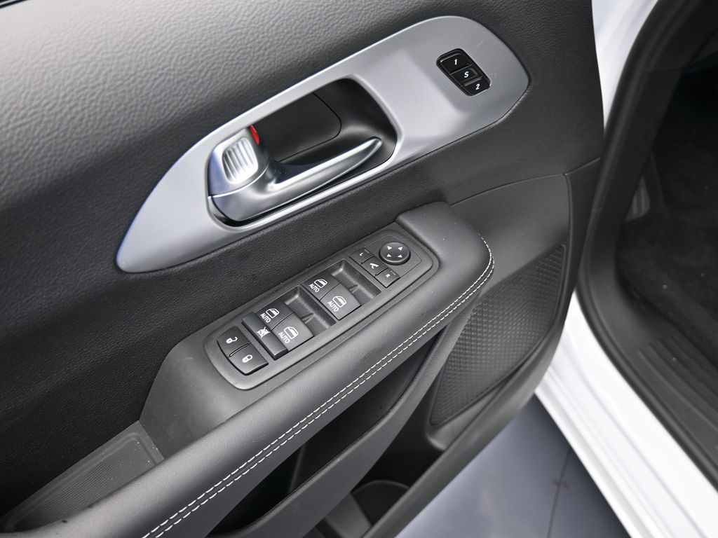 New 2026 Bright White Clearcoat Chrysler Limited image 14