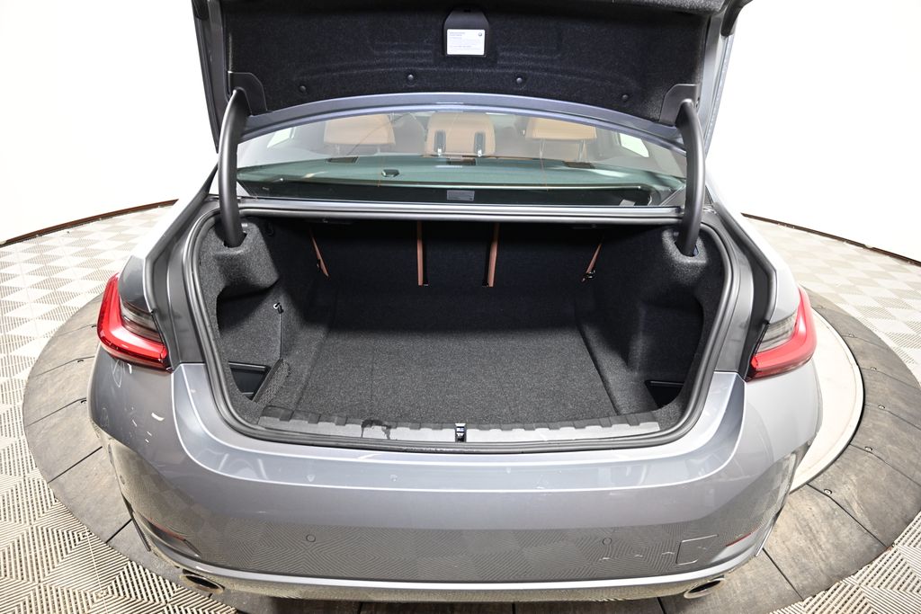 Thumbnail: 2025 BMW 3 Series - 10