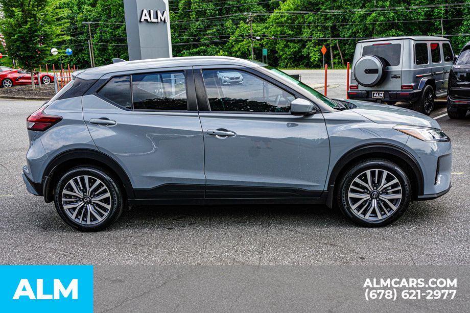 Used 2023 Gray Nissan SV image 9