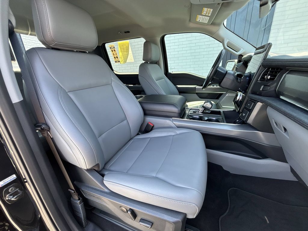 Used 2025 Black Metallic Ford Flash image 25
