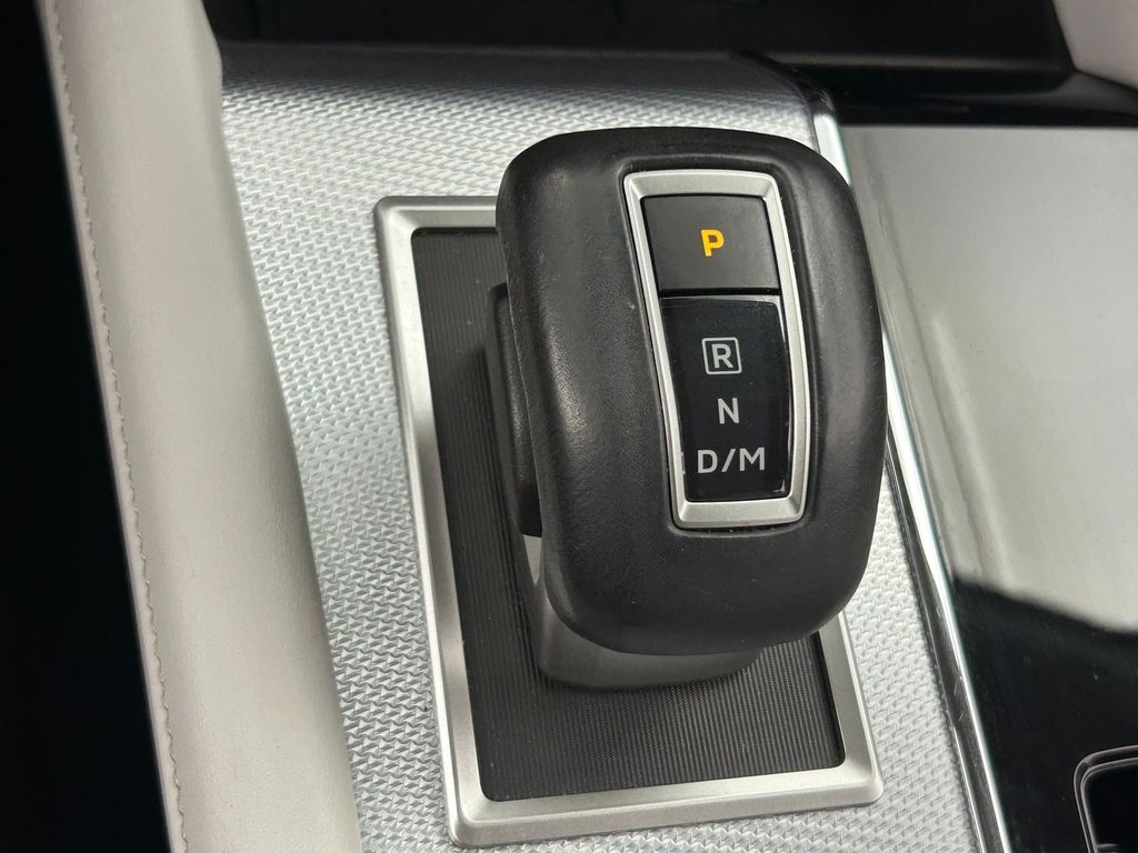 Used 2022 White Diamond Mitsubishi SEL image 21