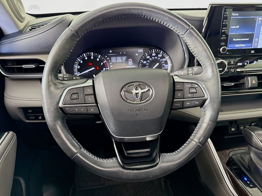 Thumbnail: 2021 Toyota Highlander - 11