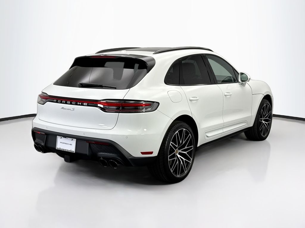 Thumbnail: 2026 Porsche Macan - 7