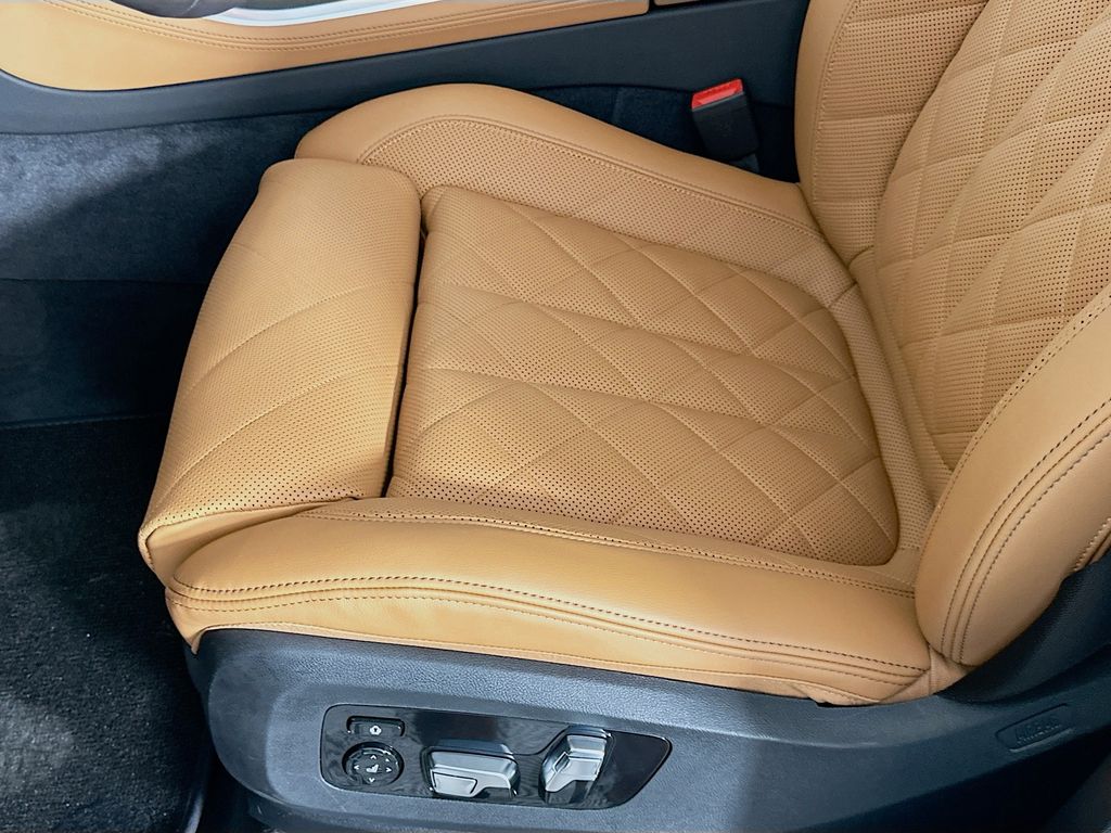 Thumbnail: 2026 BMW X5 - 21