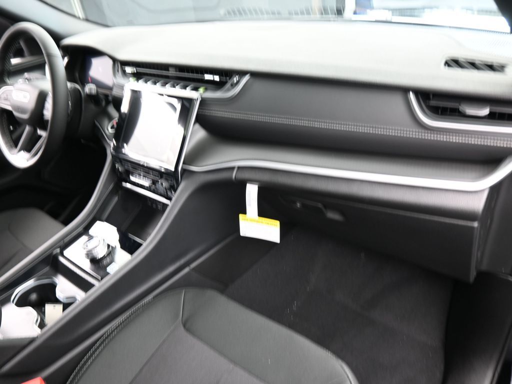 New 2026 Diamond Black Crystal Pearlcoat Jeep Laredo X image 43