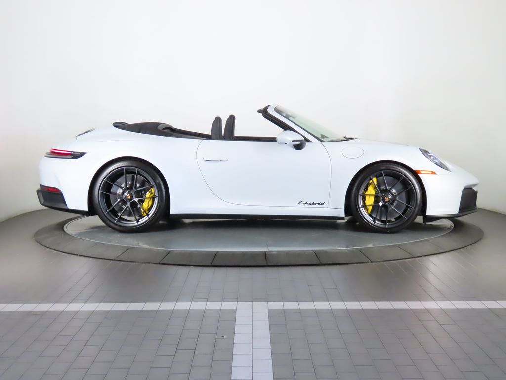 Thumbnail: 2025 Porsche 911 - 16