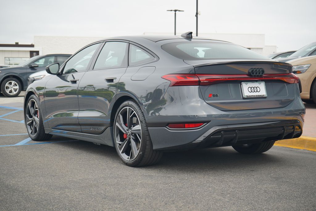 Thumbnail: 2025 Audi S6 - 3