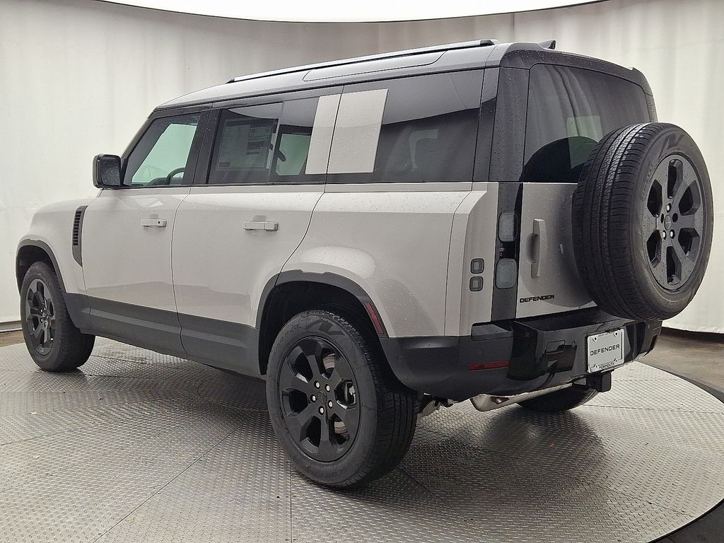 Thumbnail: 2026 Land Rover Defender - 4