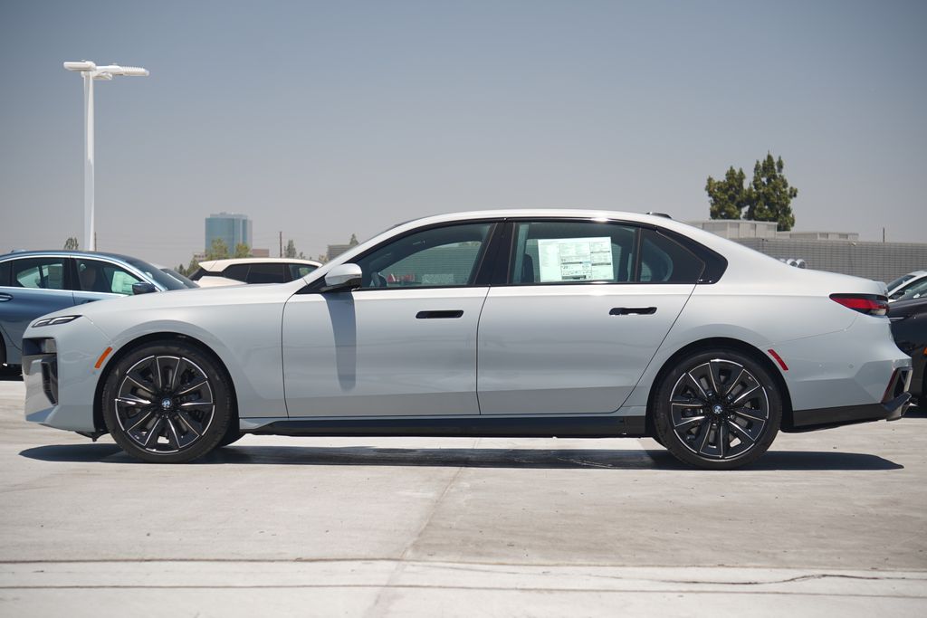 Thumbnail: 2025 BMW 7 Series - 4