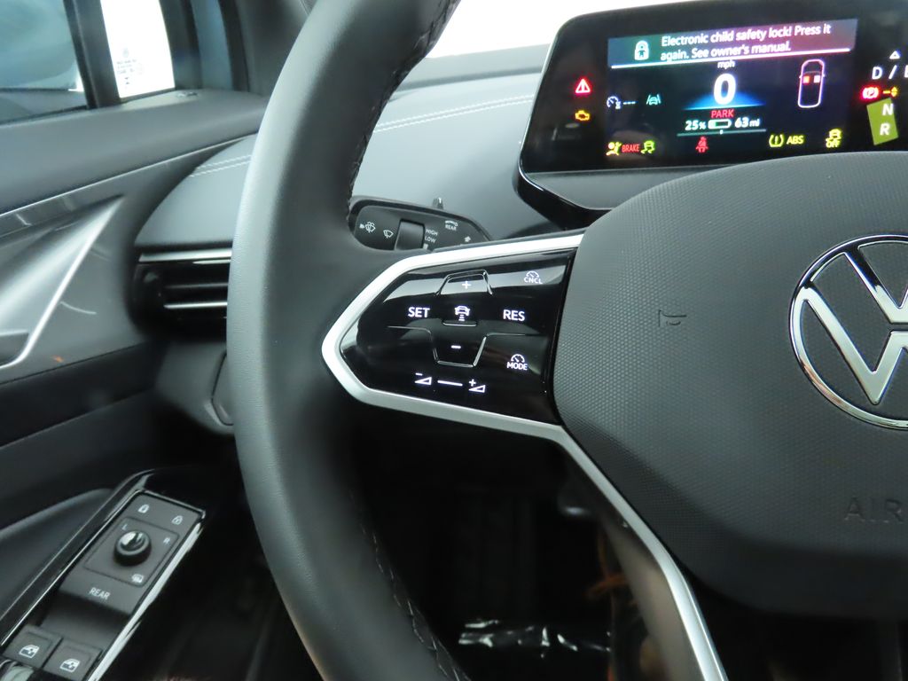 2025 Volkswagen ID.4 Pro S 11
