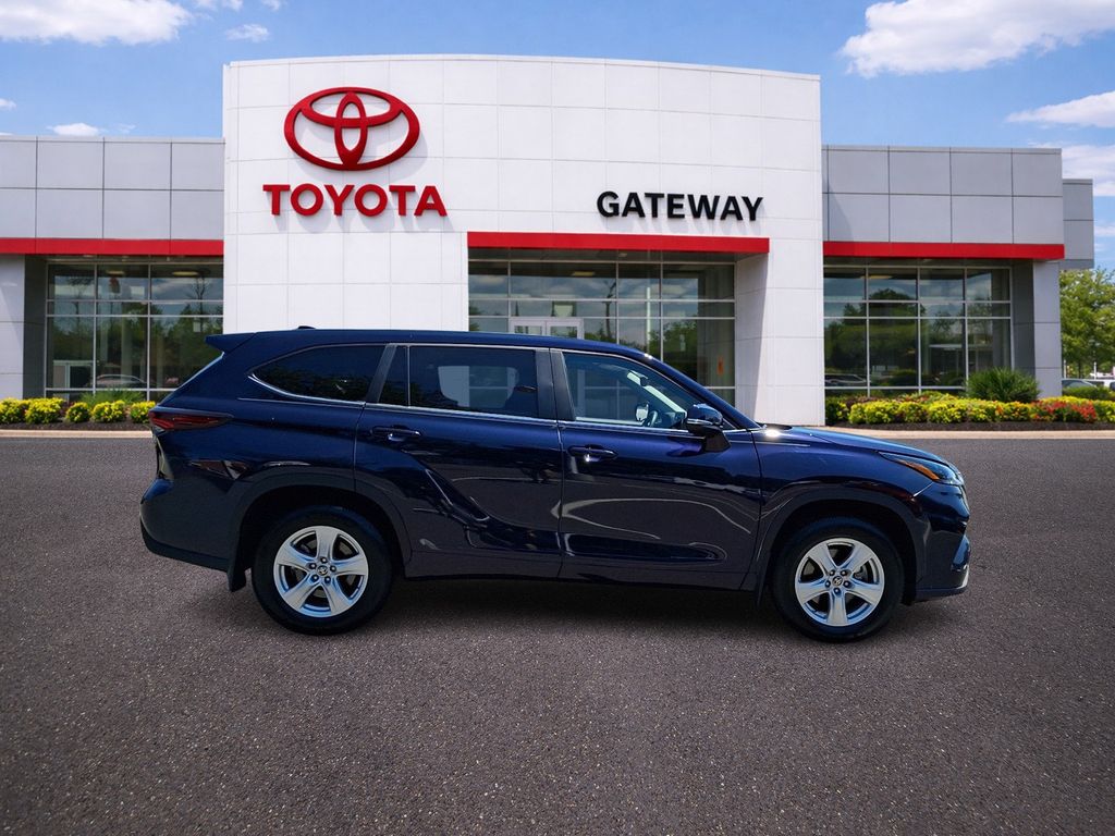Thumbnail: 2025 Toyota Highlander - 4