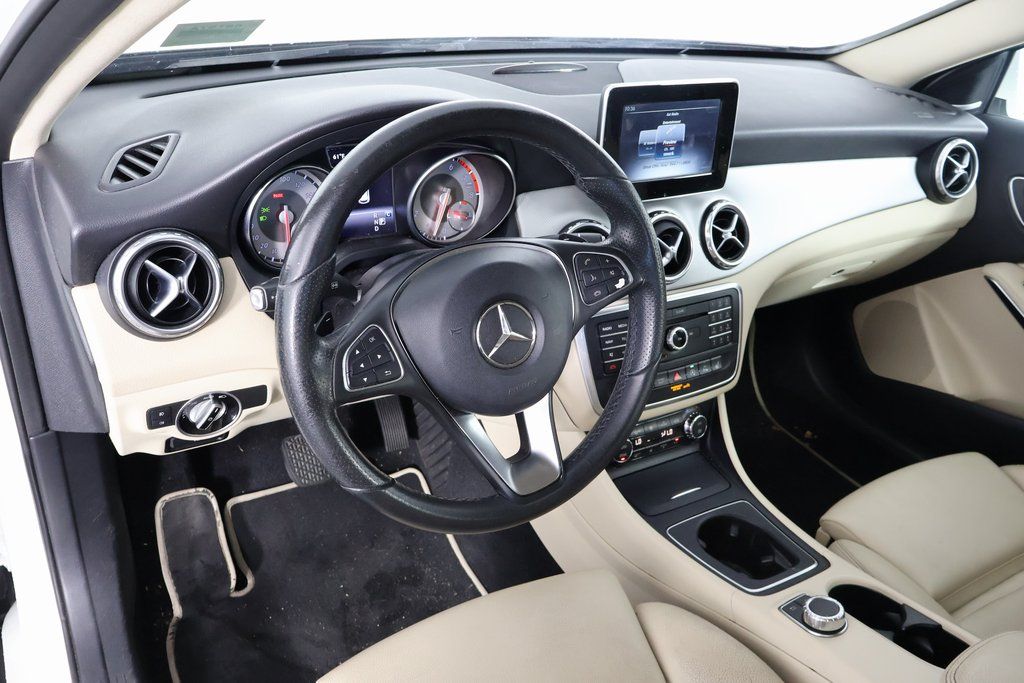 Thumbnail: 2017 Mercedes-Benz GLA - 7