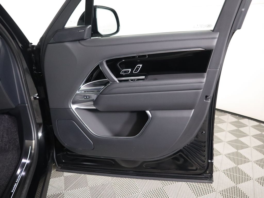 Thumbnail: 2025 Land Rover Range Rover - 26