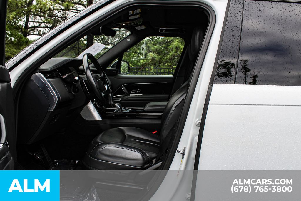 Used 2023 White Land Rover SE image 17