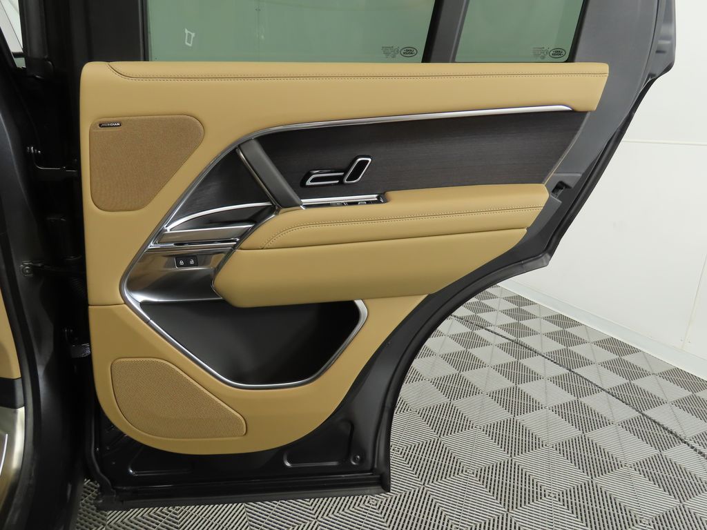 2025 Land Rover Range Rover SE 29