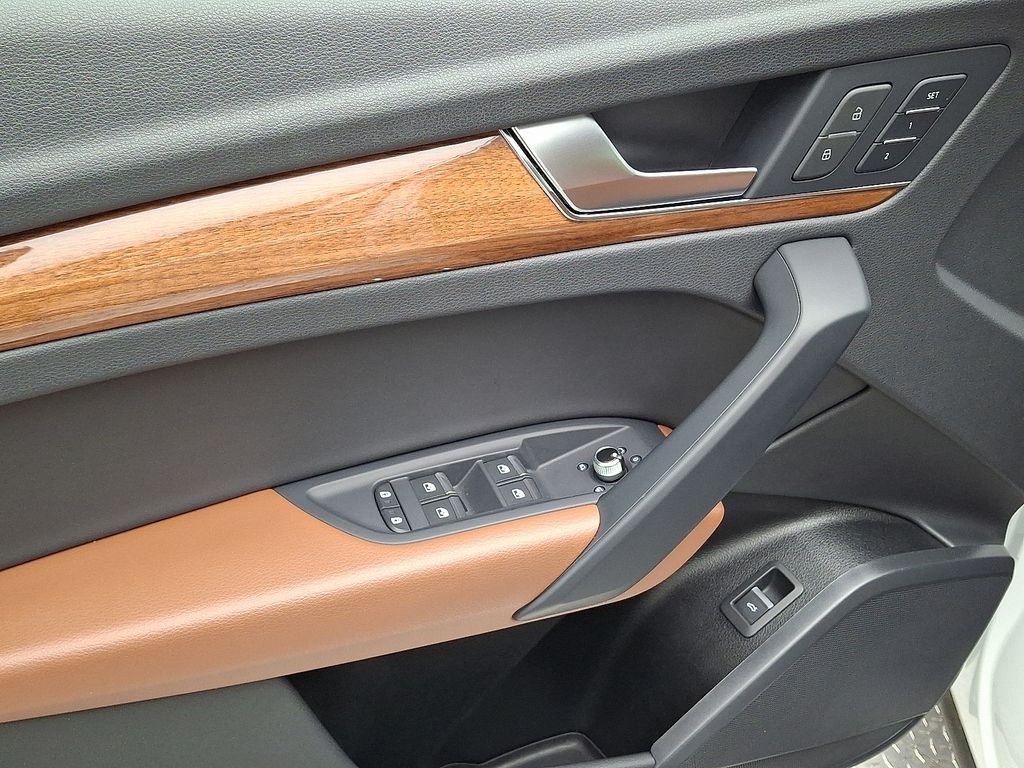 Thumbnail: 2023 Audi Q5 - 12