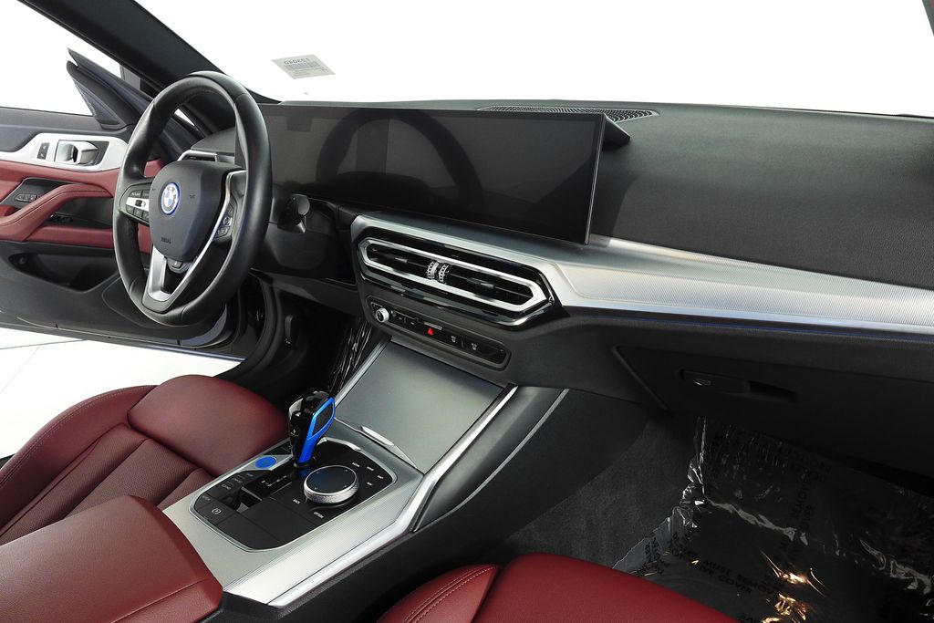 Thumbnail: 2023 BMW i4 - 13