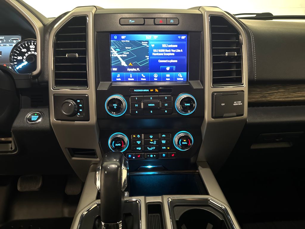 2019 White Platinum Clearcoat Metallic Ford F-150 Lariat 4X4 Truck
