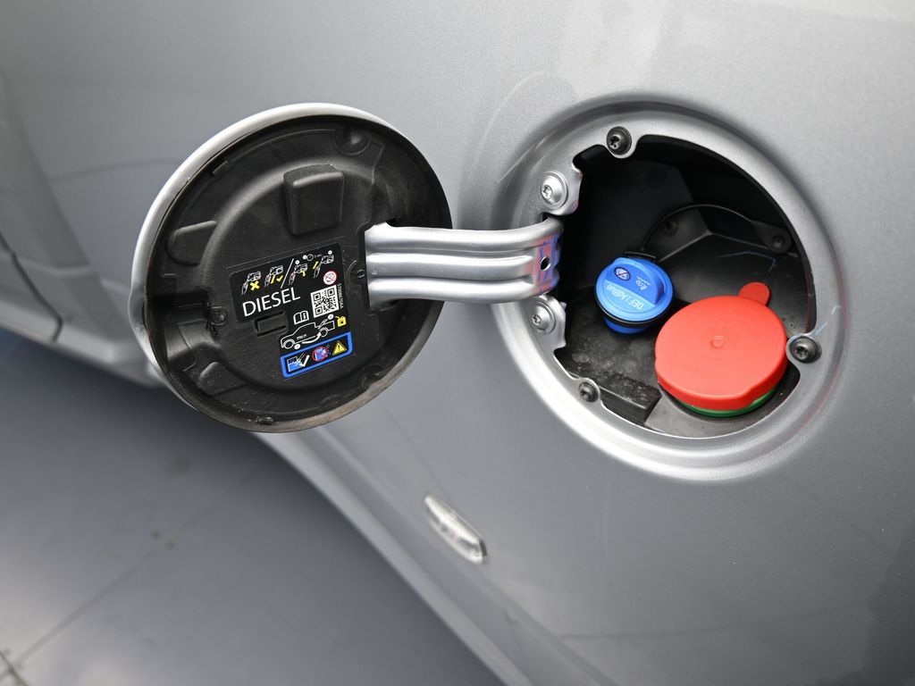 Used 2024 Billet Silver Metallic Clearcoat Ram Tradesman image 34