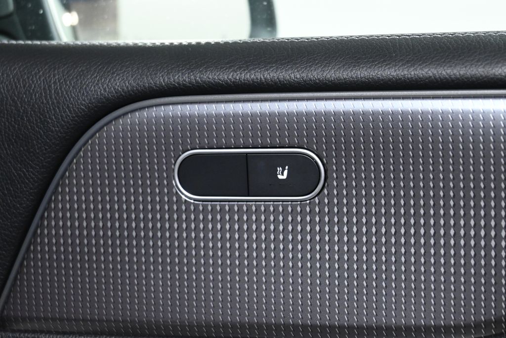 Thumbnail: 2022 Mercedes-Benz GLB - 26