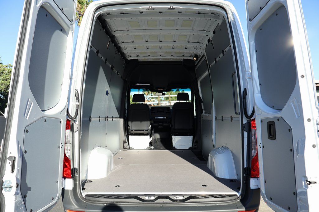 Thumbnail: 2026 Mercedes-Benz Sprinter - 8