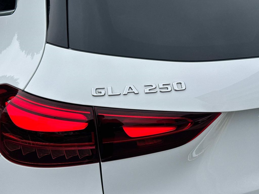 Thumbnail: 2025 Mercedes-Benz GLA - 10