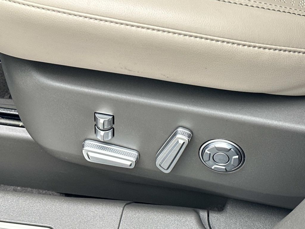 Thumbnail: 2025 Lincoln Nautilus - 30