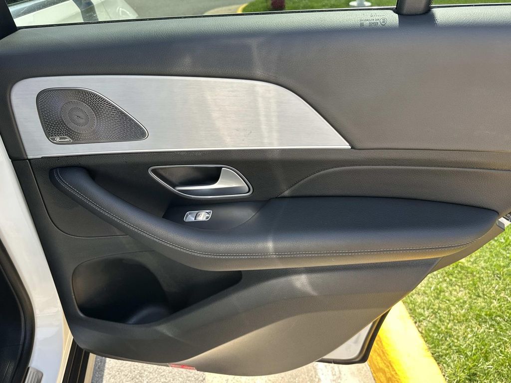 Thumbnail: 2025 Mercedes-Benz GLE - 22