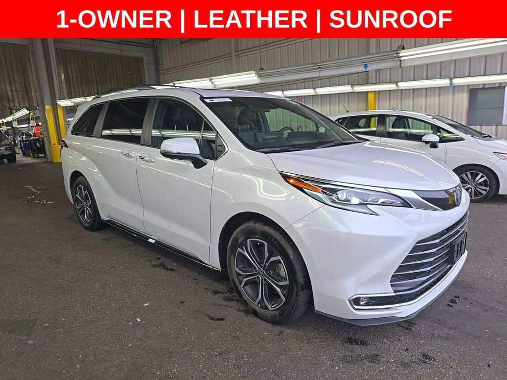  2025 Toyota Sienna Platinum 7-Passenger AWD   