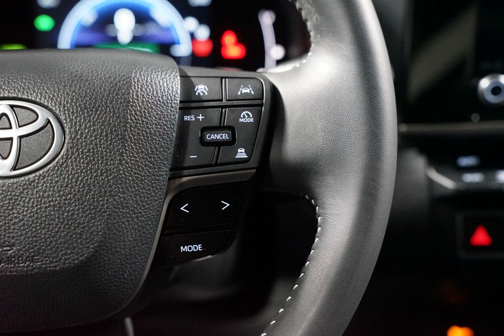 Thumbnail: 2025 Toyota Camry - 13