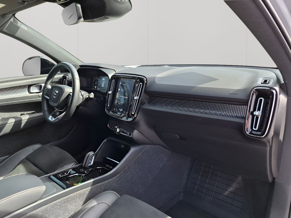 Used Car 2022 Volvo Xc40  R-design For Sale Under $20,000 In Austin, Texas