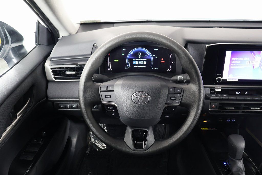 2025 Toyota Camry LE 3
