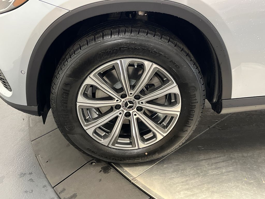 2025 Mercedes-Benz GLC 300 10