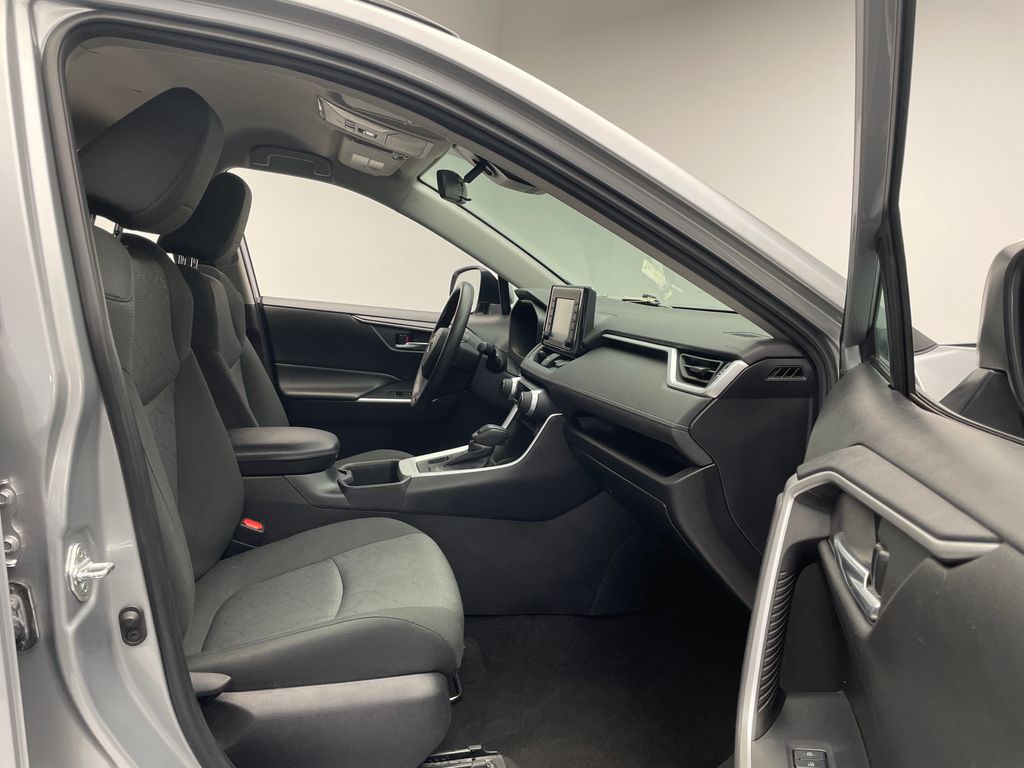2022 Toyota RAV4 XLE 17