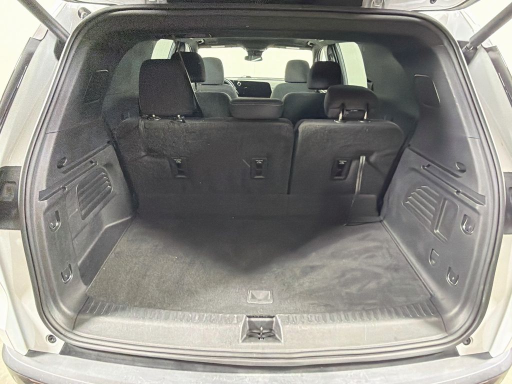 Used 2025 Chevrolet Traverse SUV
