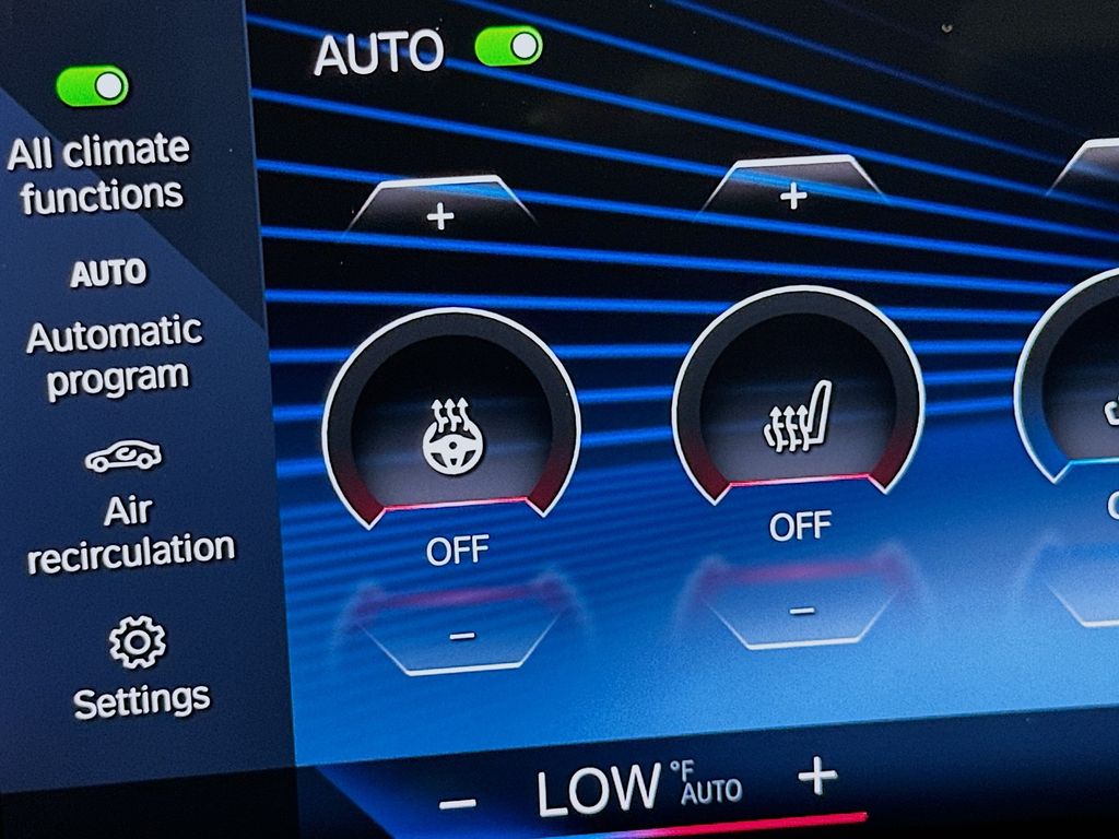 2023 BMW X7 xDrive40i 21