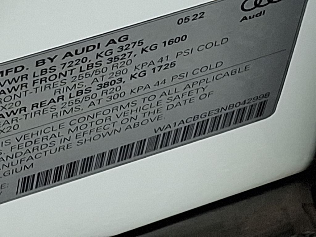 Thumbnail: 2022 Audi e-tron S - 28