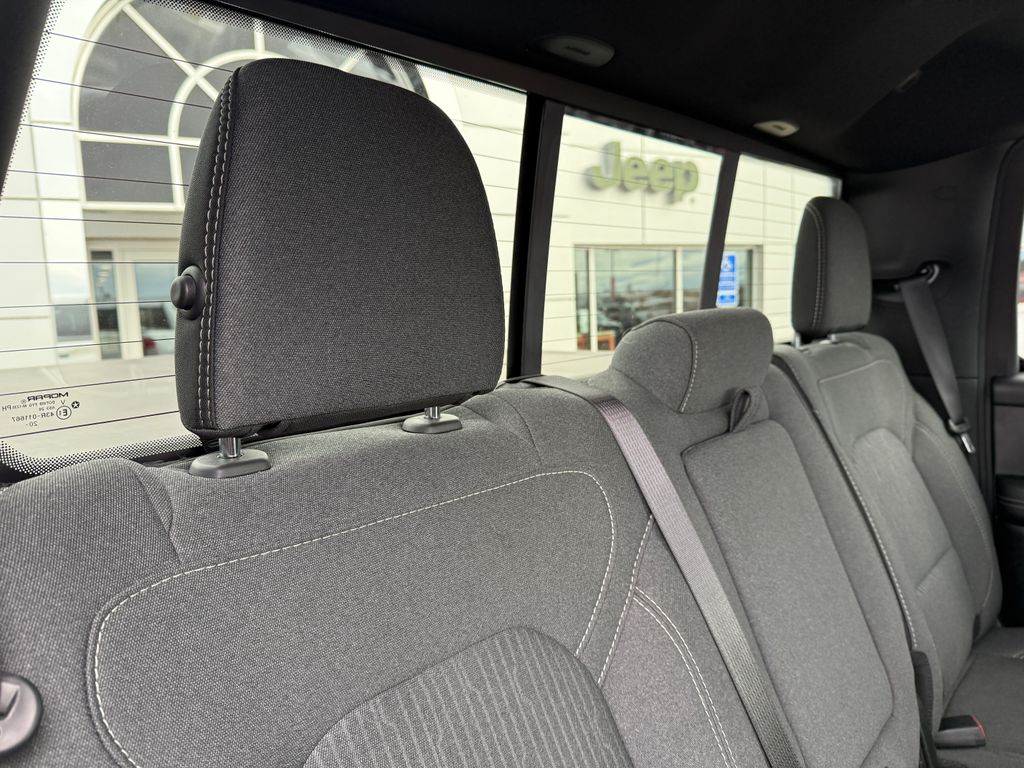 Certified Used 2021 White Ram Big Horn/Lone Star image 81