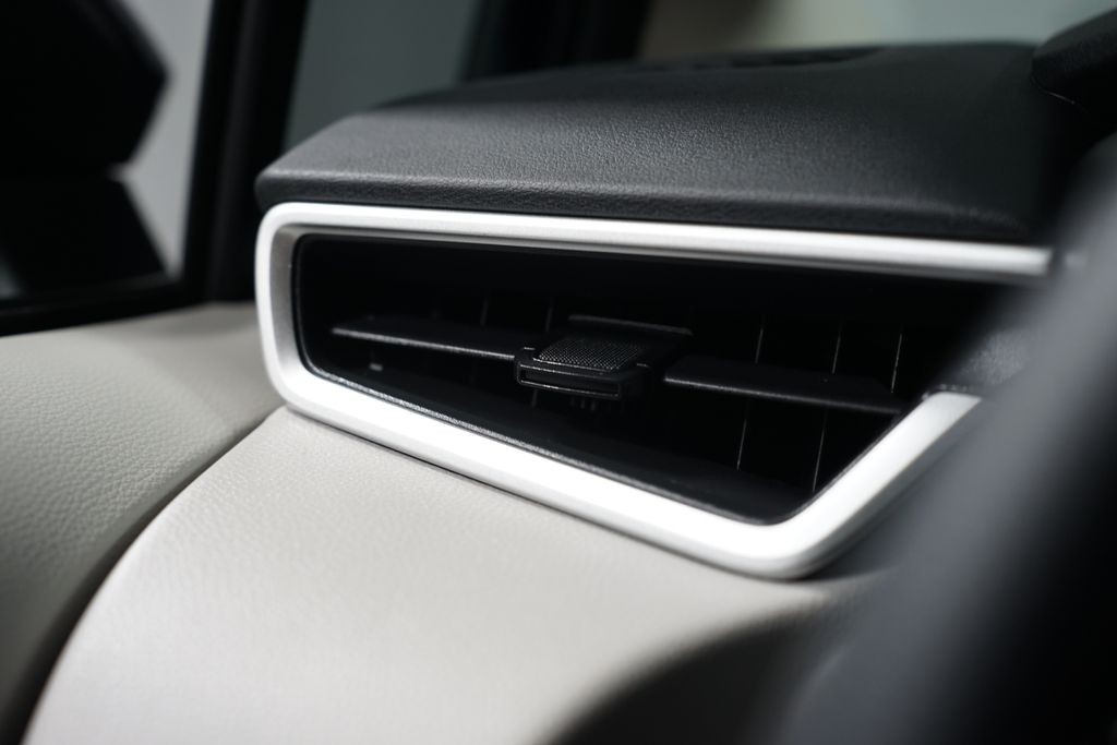 Thumbnail: 2025 Toyota Corolla - 23