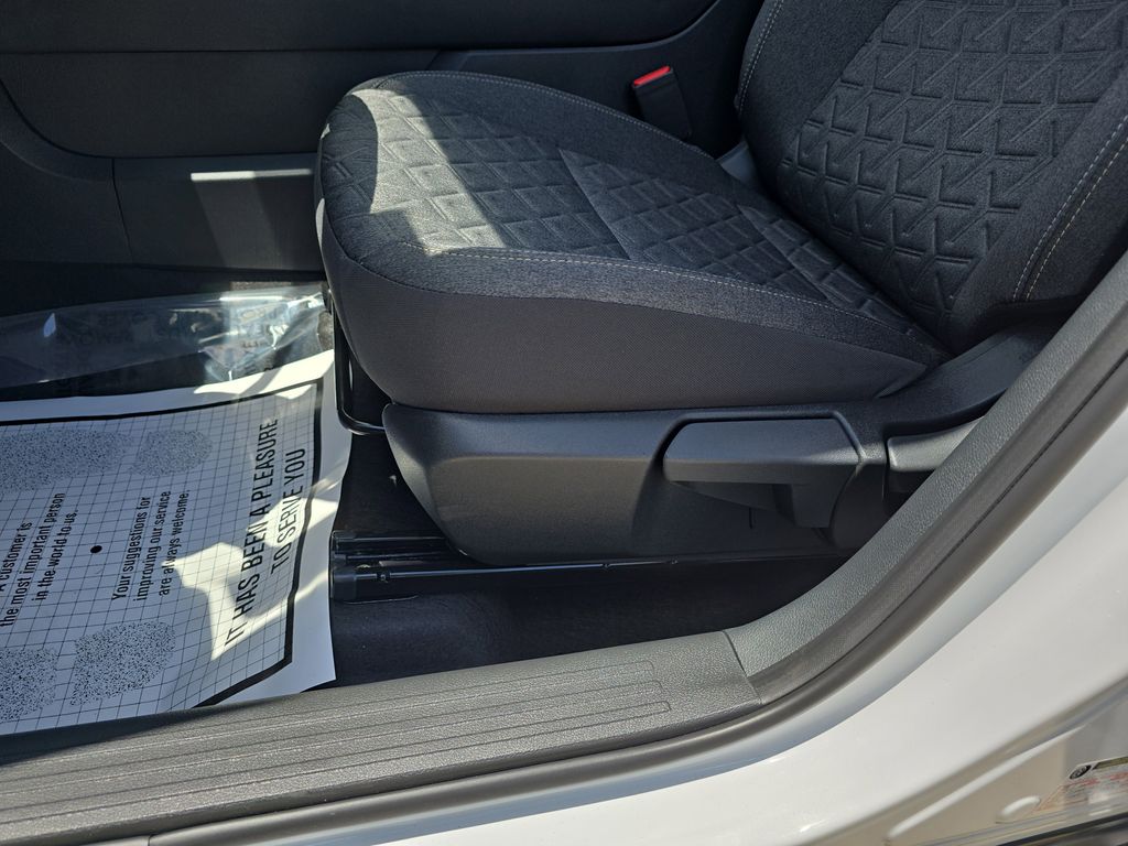 2025 Aspen White Tricoat/Super Black Nissan Kicks SV FWD SUV