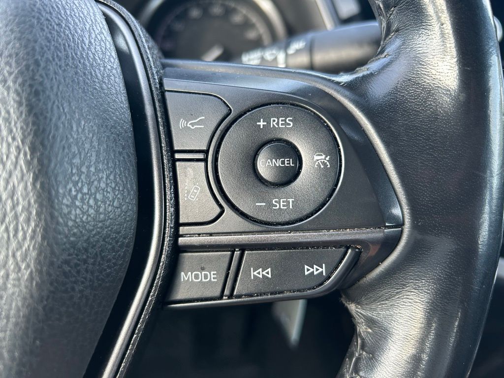 2021 Toyota Camry SE 24