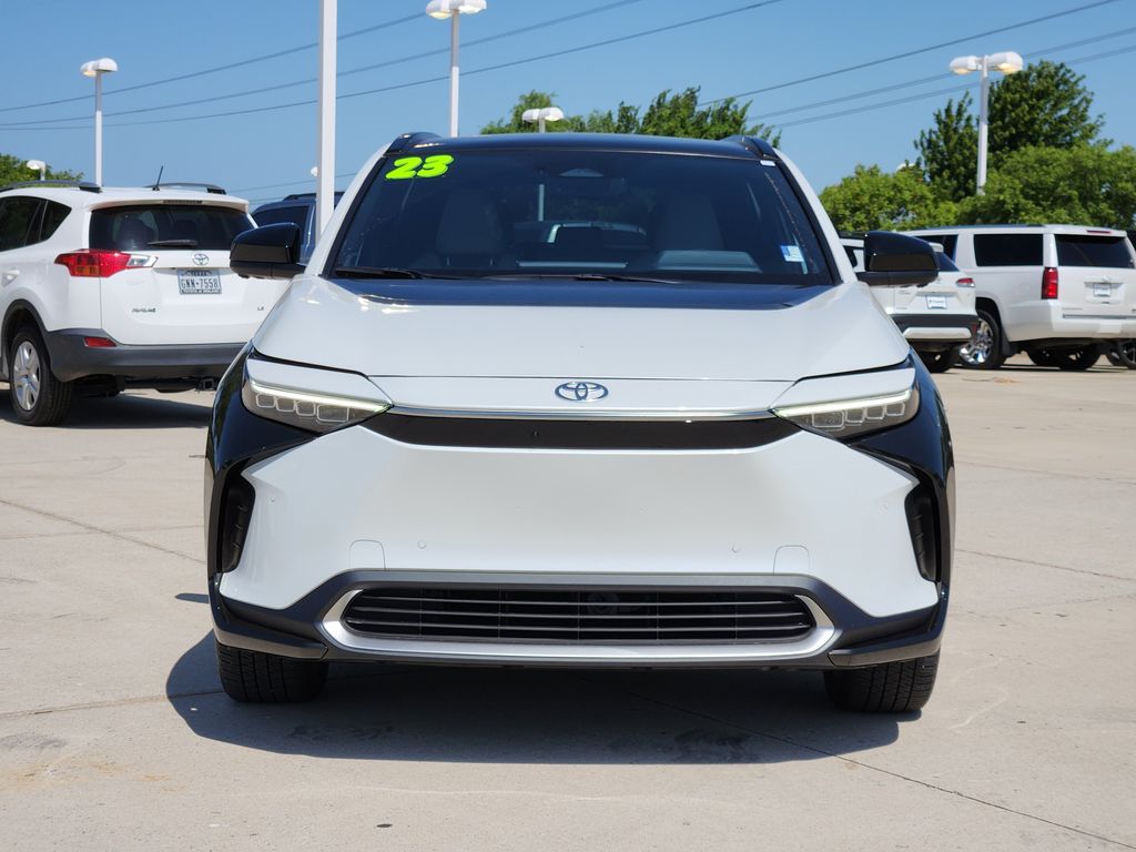 View vehicle photo 2