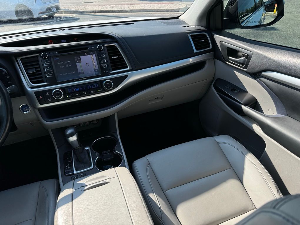 2019 Toyota Highlander Hybrid XLE 26