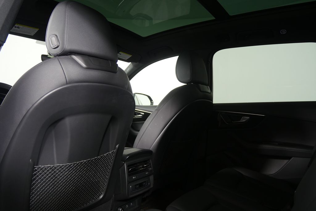 Thumbnail: 2023 Audi Q7 - 18