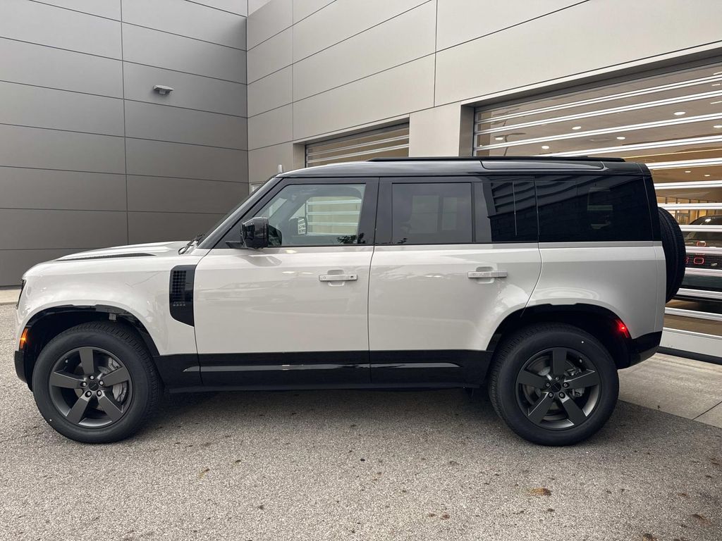 New 2026 Gray Land Rover X-Dynamic SE image 4