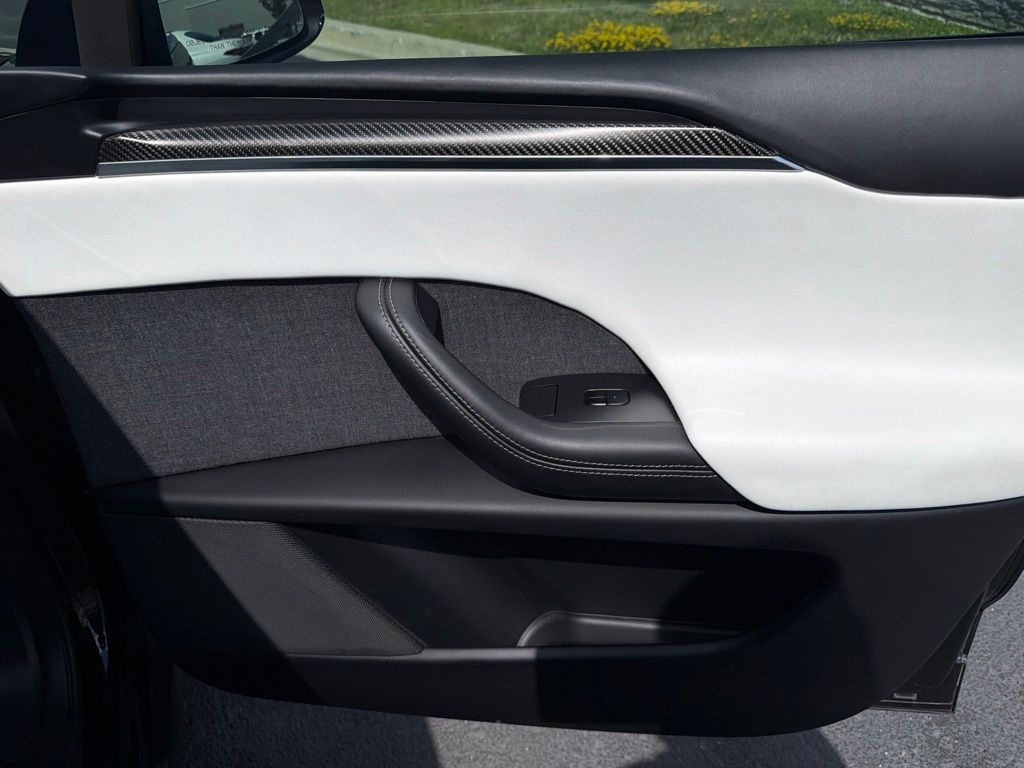 Used 2022 Black Tesla Plaid image 17