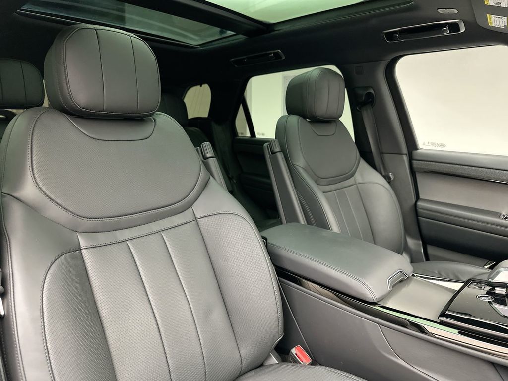 Thumbnail: 2024 Land Rover Range Rover Sport - 6