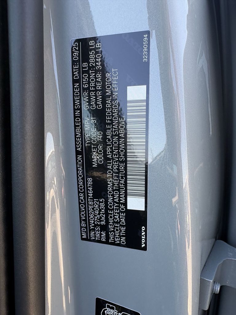 New 2026 Vapour Grey Volvo B6 Plus 7-Seater image 32